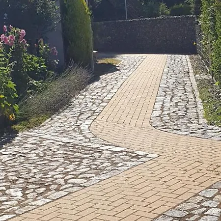 Segelboot Hirtenweg 3c