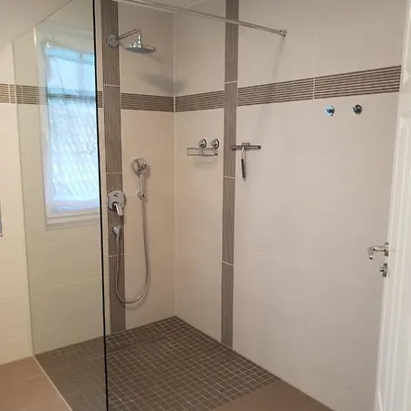 Segelboot Hirtenweg 3c *