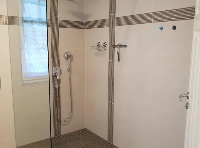 Segelboot Hirtenweg 3c *